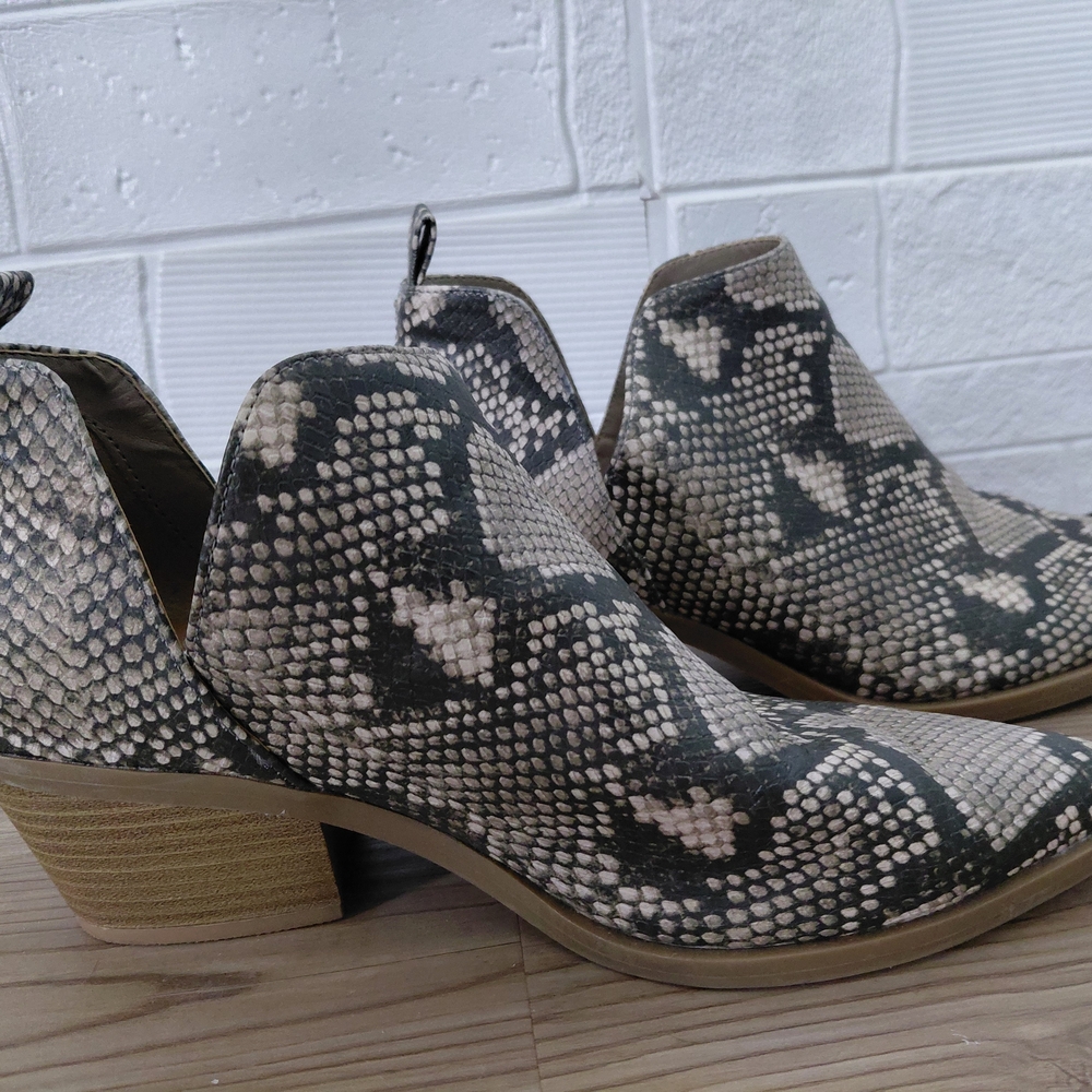 Universal Thread Snakeskin Pattern Ankle Booties